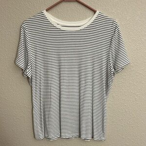 Women’s black and white striped top size XL from Kohls.
